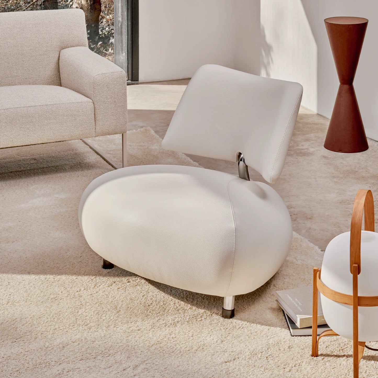 Leolux Pallone Lounge Chair in contemporary living room design