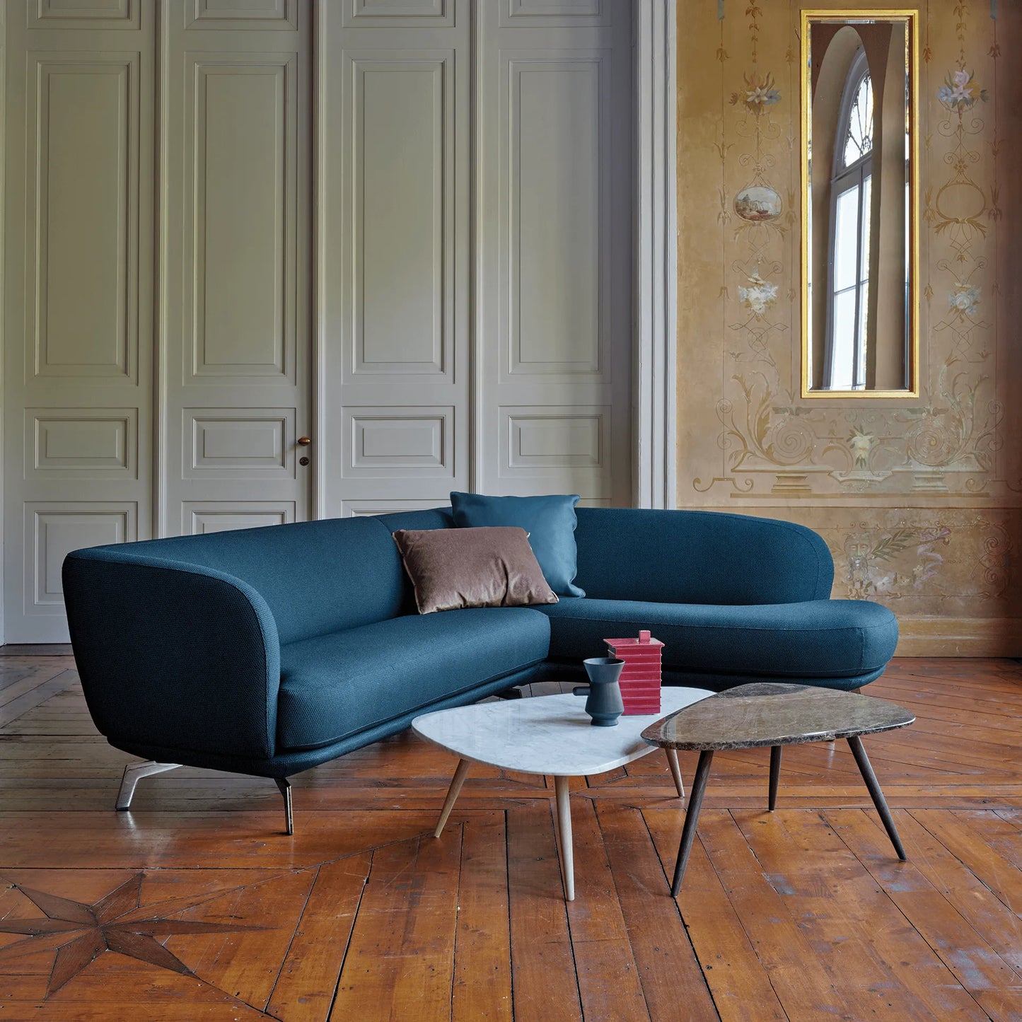 Leolux Flint sectional in blue fabric modern sofa