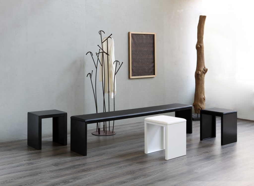 Zeus Irony Tree Clothes Valet Stand