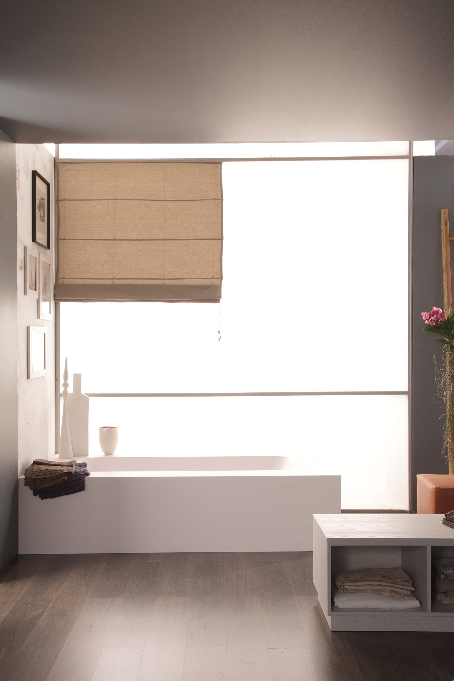 Mastella Kelly Freestanding Bathtub in white deimos in a contemporary designer bathroom