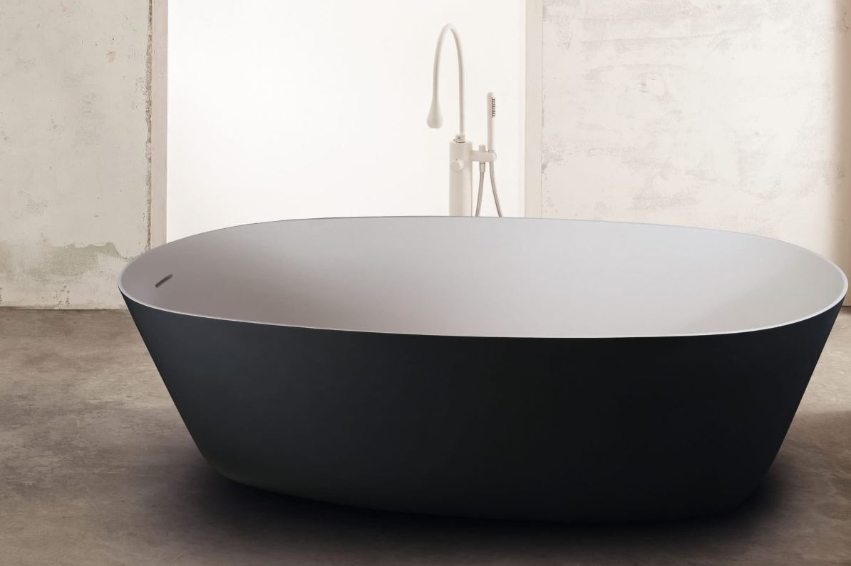 Mastella For You Freestanding Bathtub in bicolor cristalplant in a contemporary designer bathroom  OVAL SHAPED CONTEMPORARY BATHTUB