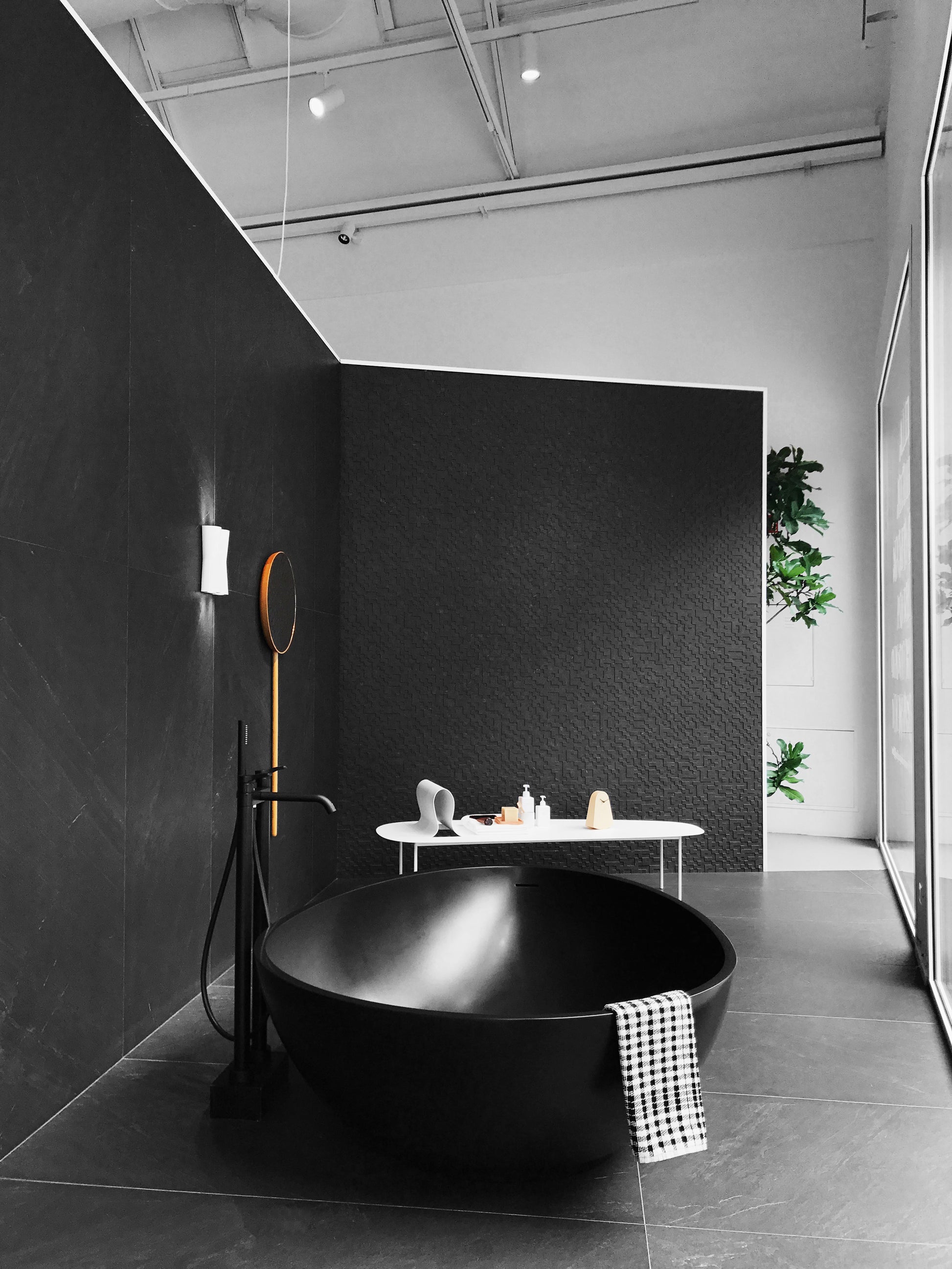 Mastella Vov freestanding Bathtub in black Cristalplant in  a contemporary designer Italian bathroom