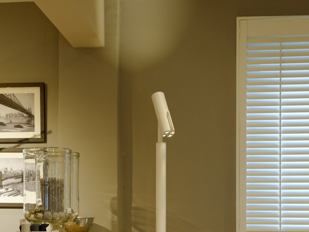 Byok Barrone Floor Lamp in white matt finish