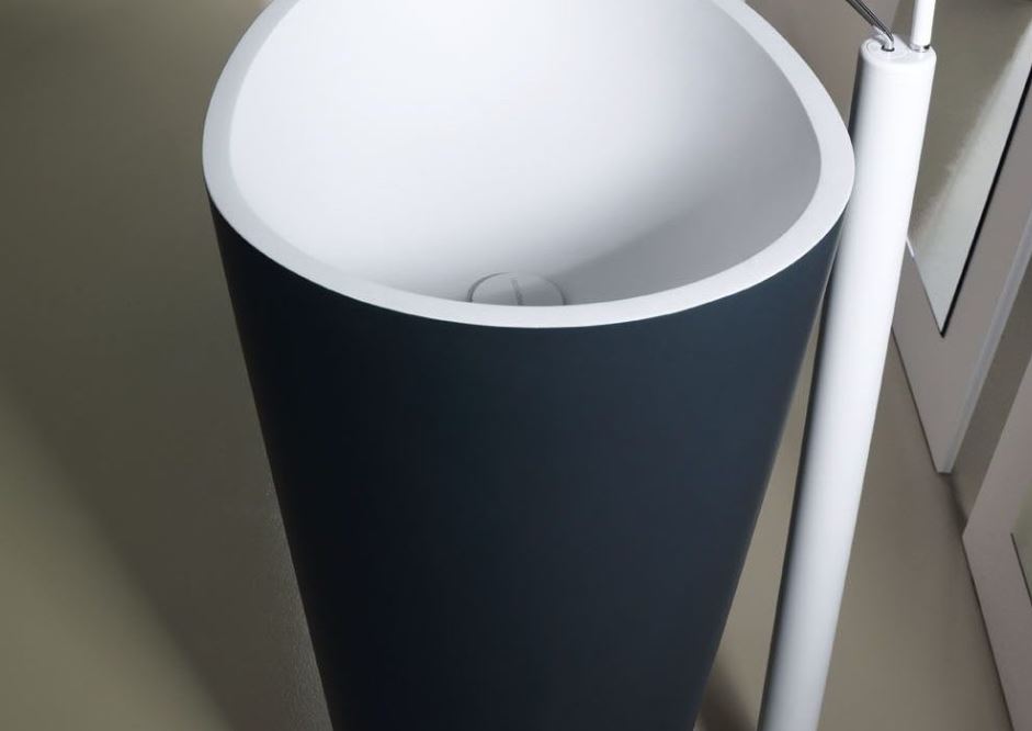 Mastella Body Floor Standing Basin in bicolor cristalplant detail