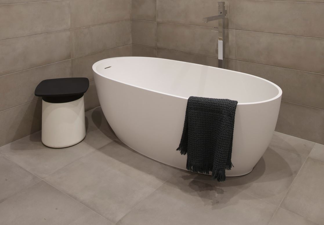 Mastella Heidi small Freestanding Bathtub in white cristalplant in a contemporary Italian designer bathroom Oval bathtub