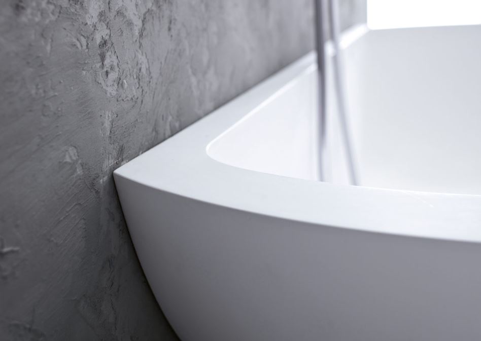 Mastella Vanity Freestanding Bathtub in white cristalplant against the wall detail