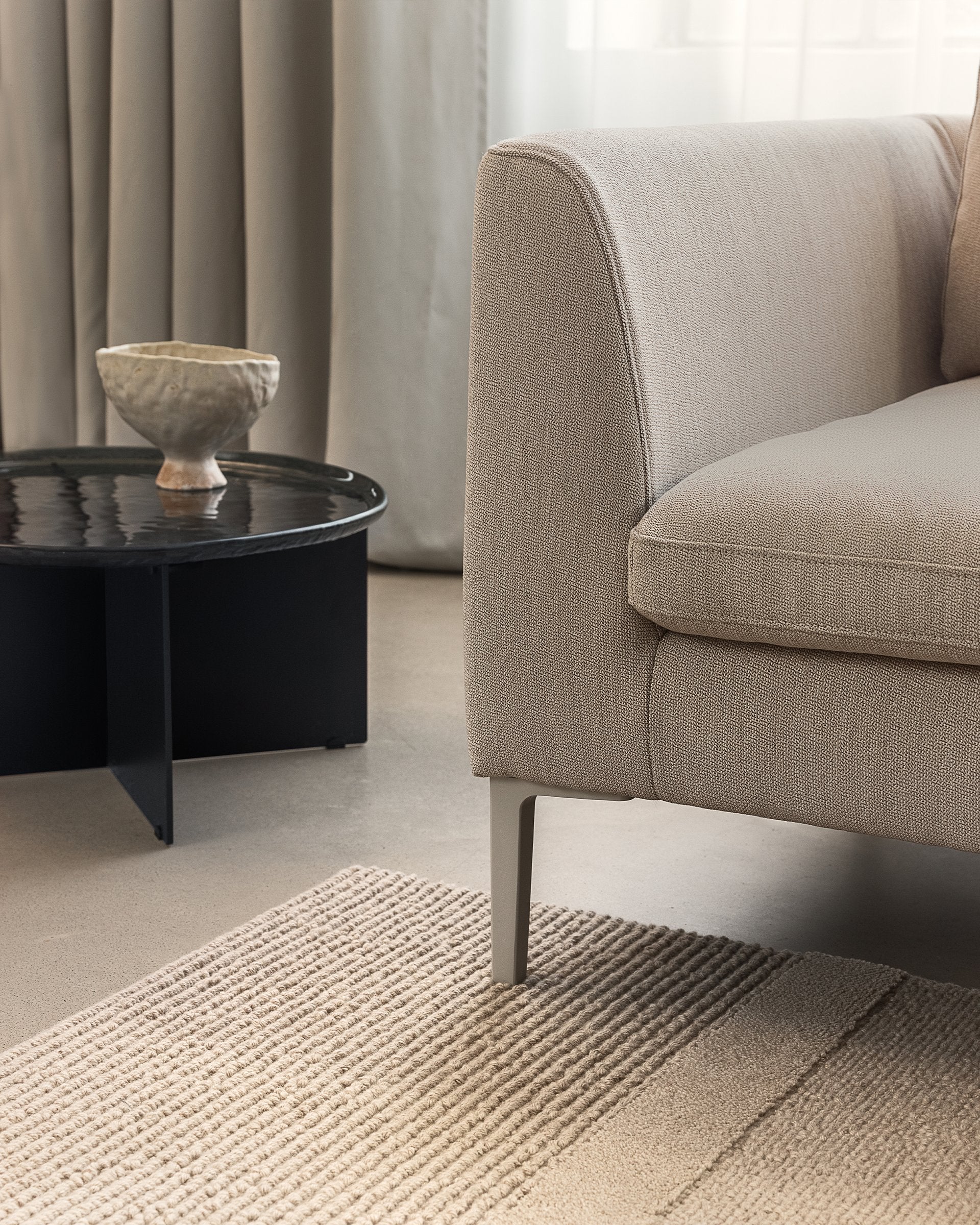 Rolf Benz Mioko One-Piece Sofa in Beige fabric Metal Leg in Beige finish detail