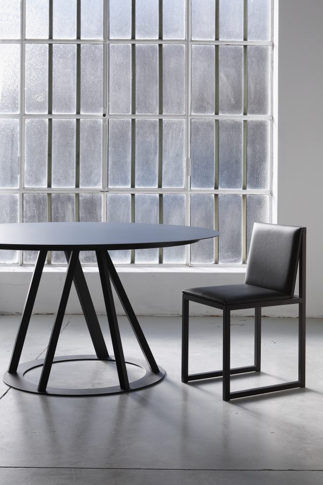 Zeus Big Irony Round Dining Table contemporary steel Minimal design black epoxy finish