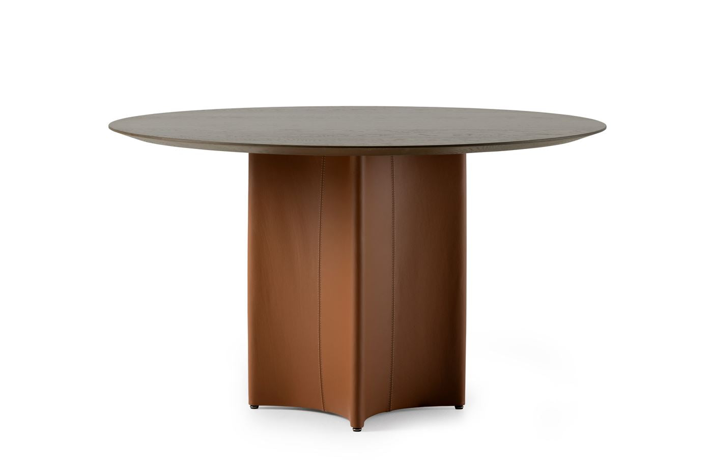 Leolux Conka round dining table with top in dark stained solid oak top and column base upholstered in brown leather