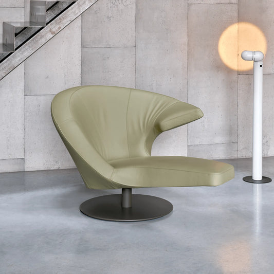 Leolux Parabolica Swivel Lounge Chair Modern wasabi green in a minimalistic room with concrete walls