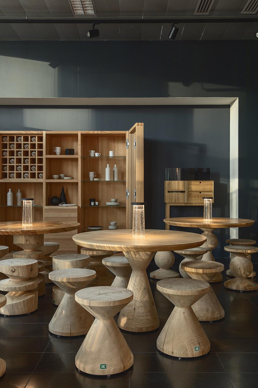 Riva 1920 Apex Round Dining Table