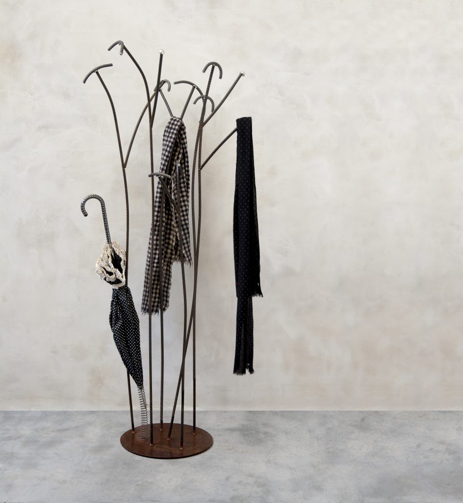 Zeus Irony Tree Clothes Valet Stand
