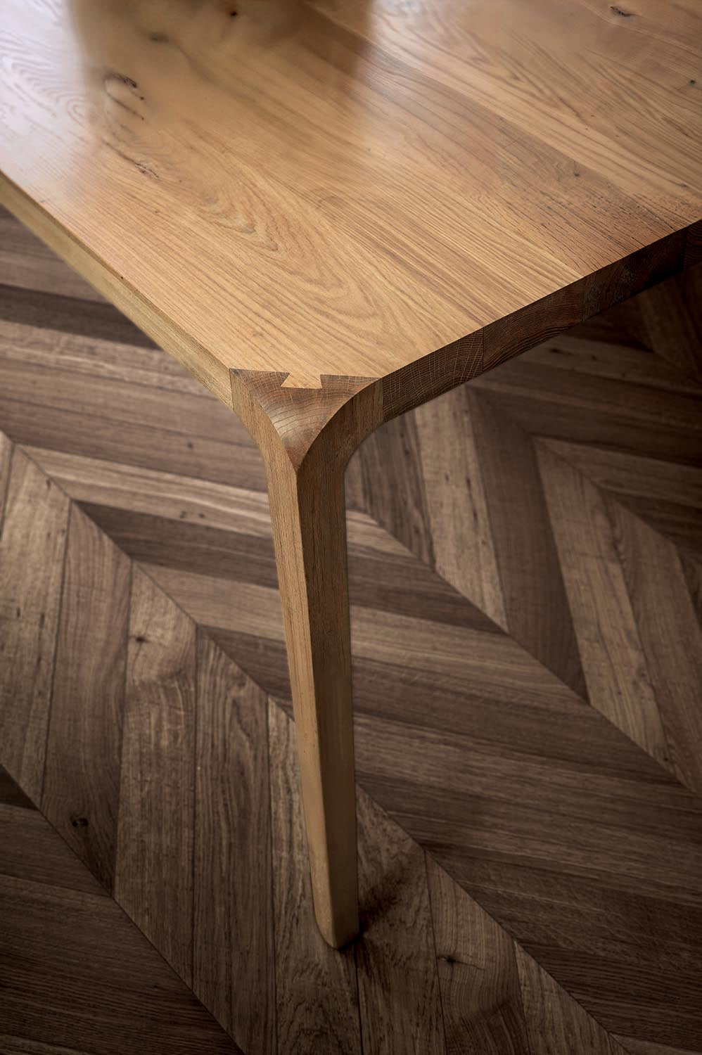 Riva 1920 Sleek Dining Table