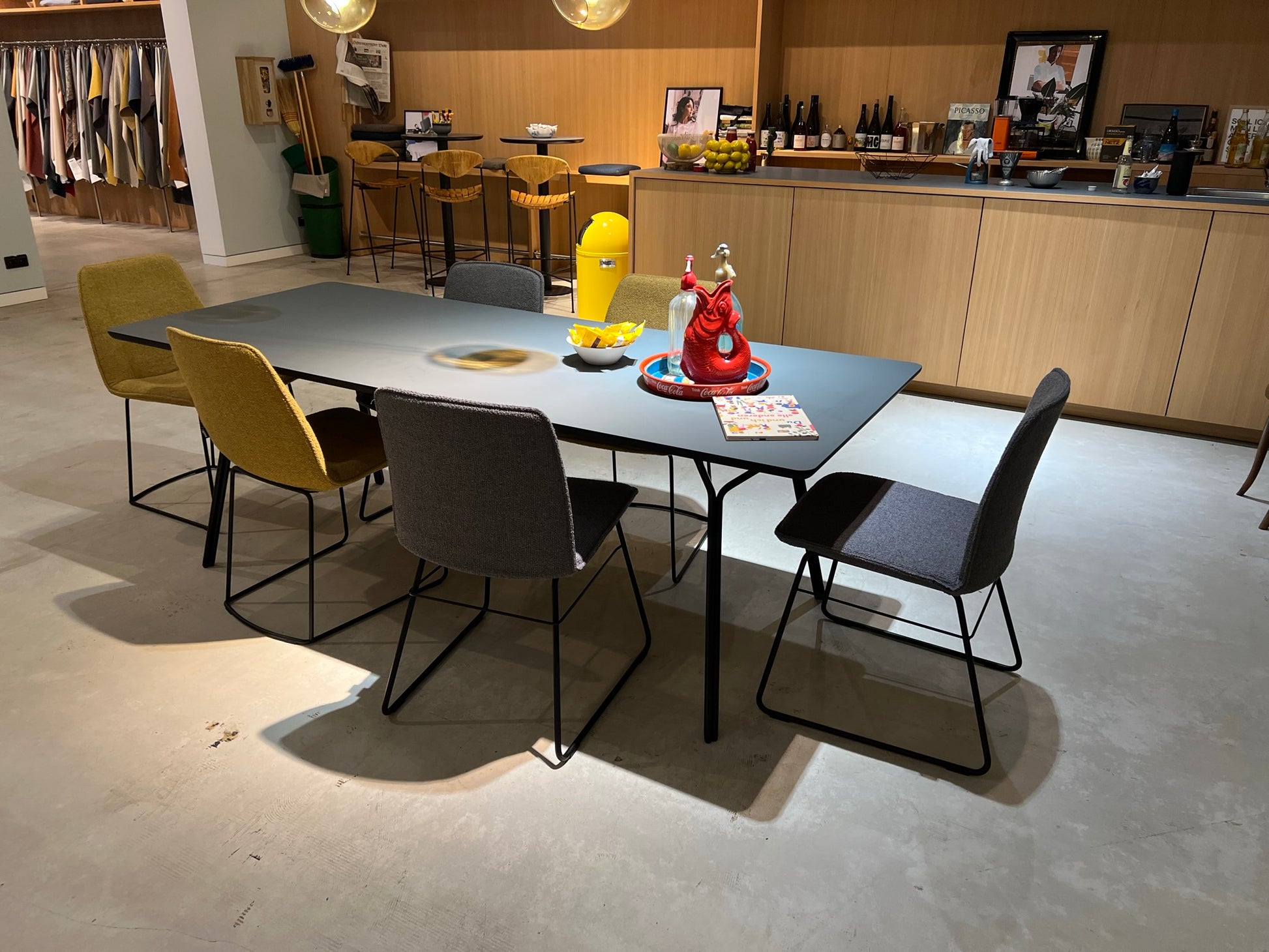 Freistil Dining Set with  Fenix Table Top