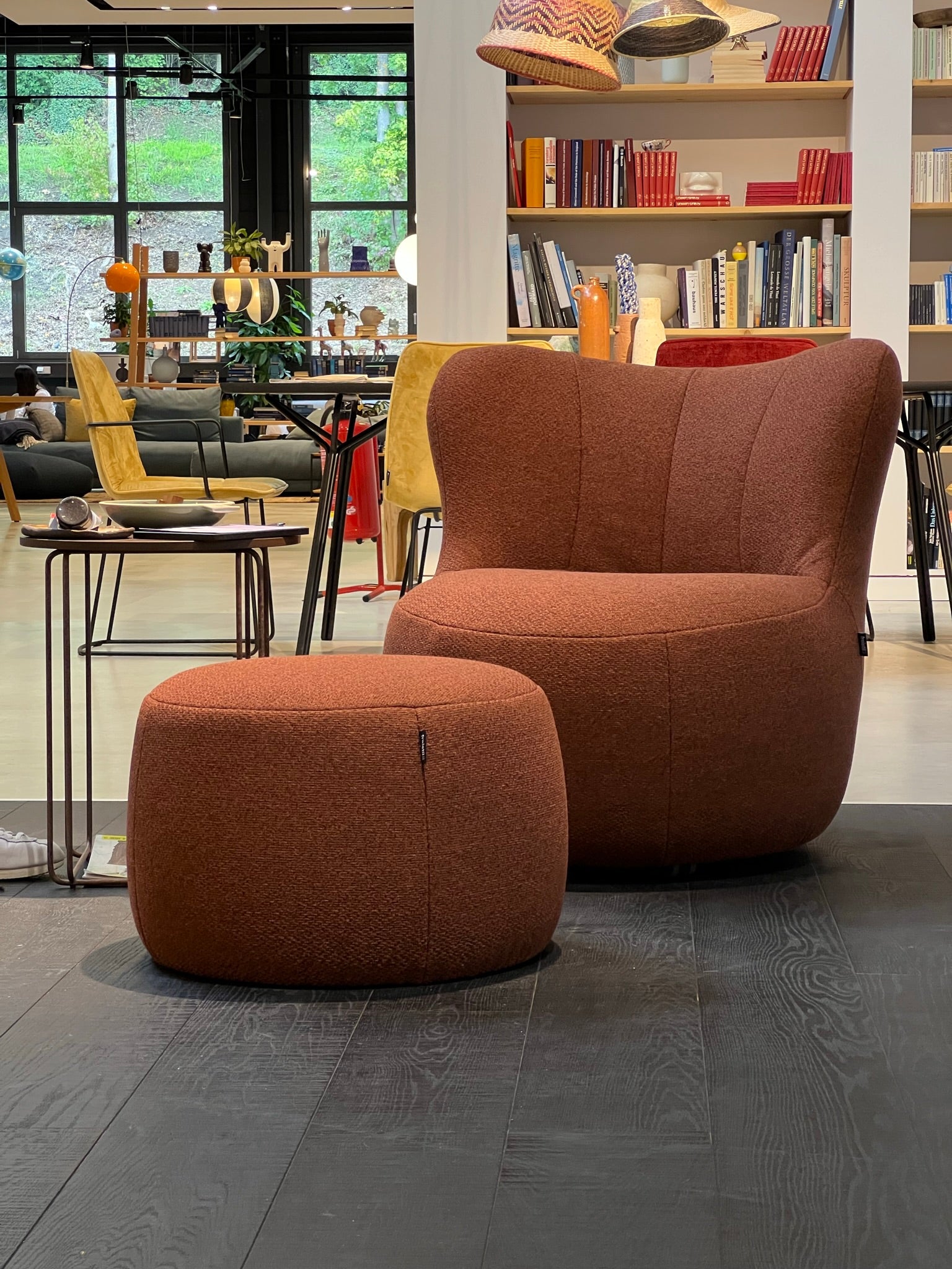 Freistil by Rolf Benz Lounge Chair and Ottoman – Modus10
