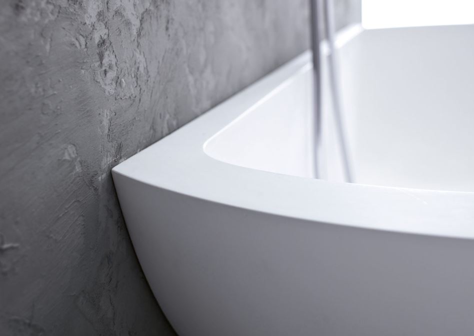 Mastella Vanity Freestanding Bathtub in white cristalplant  against the wall detail
